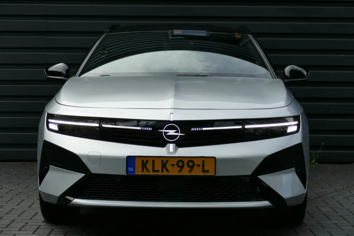 Ultimate - Plug-In Hybrid | 3,7 kW boordlader | Achteruitrijcamera 180° | Adaptive Cruise control