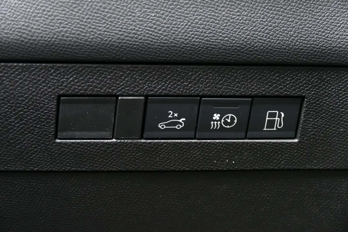 Ultimate - Plug-In Hybrid | 3,7 kW boordlader | Achteruitrijcamera 180° | Adaptive Cruise control