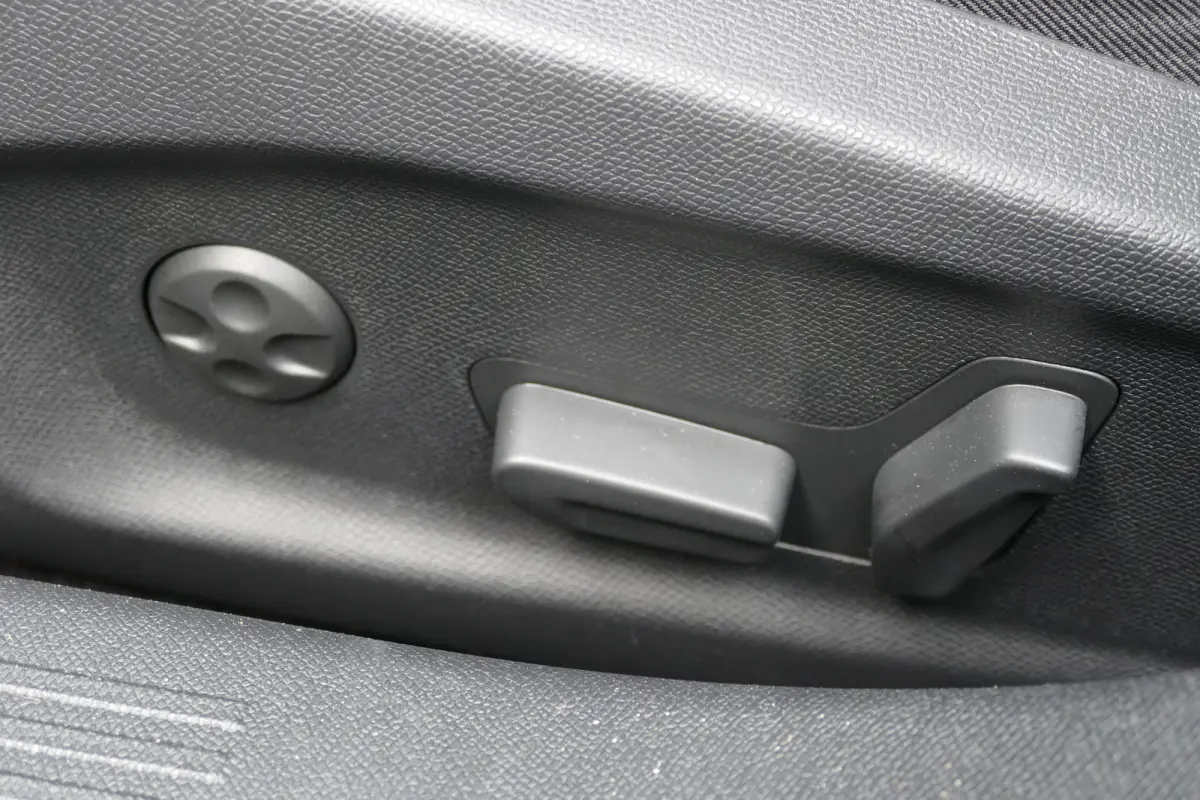 Ultimate - Plug-In Hybrid | 3,7 kW boordlader | Achteruitrijcamera 180° | Adaptive Cruise control