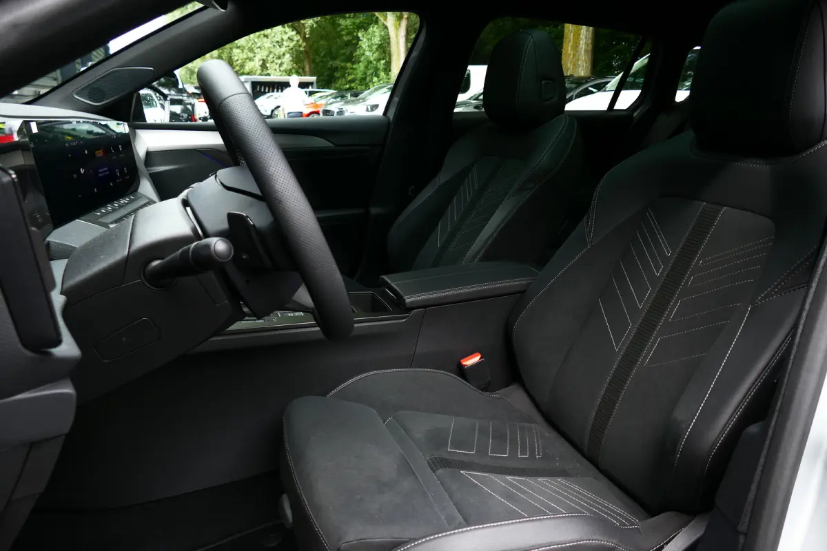 Ultimate - Plug-In Hybrid | 3,7 kW boordlader | Achteruitrijcamera 180° | Adaptive Cruise control