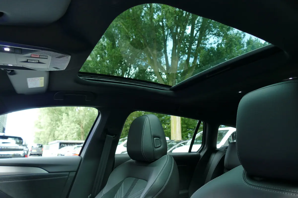Ultimate - Plug-In Hybrid | 3,7 kW boordlader | Achteruitrijcamera 180° | Adaptive Cruise control