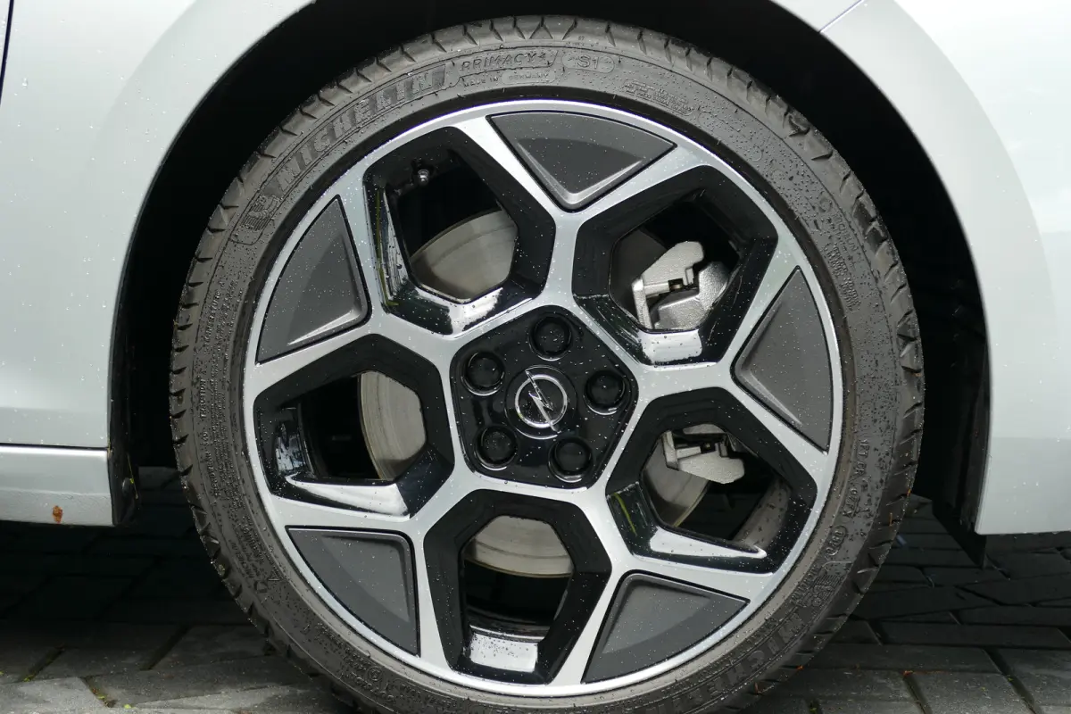 Ultimate - Plug-In Hybrid | 3,7 kW boordlader | Achteruitrijcamera 180° | Adaptive Cruise control