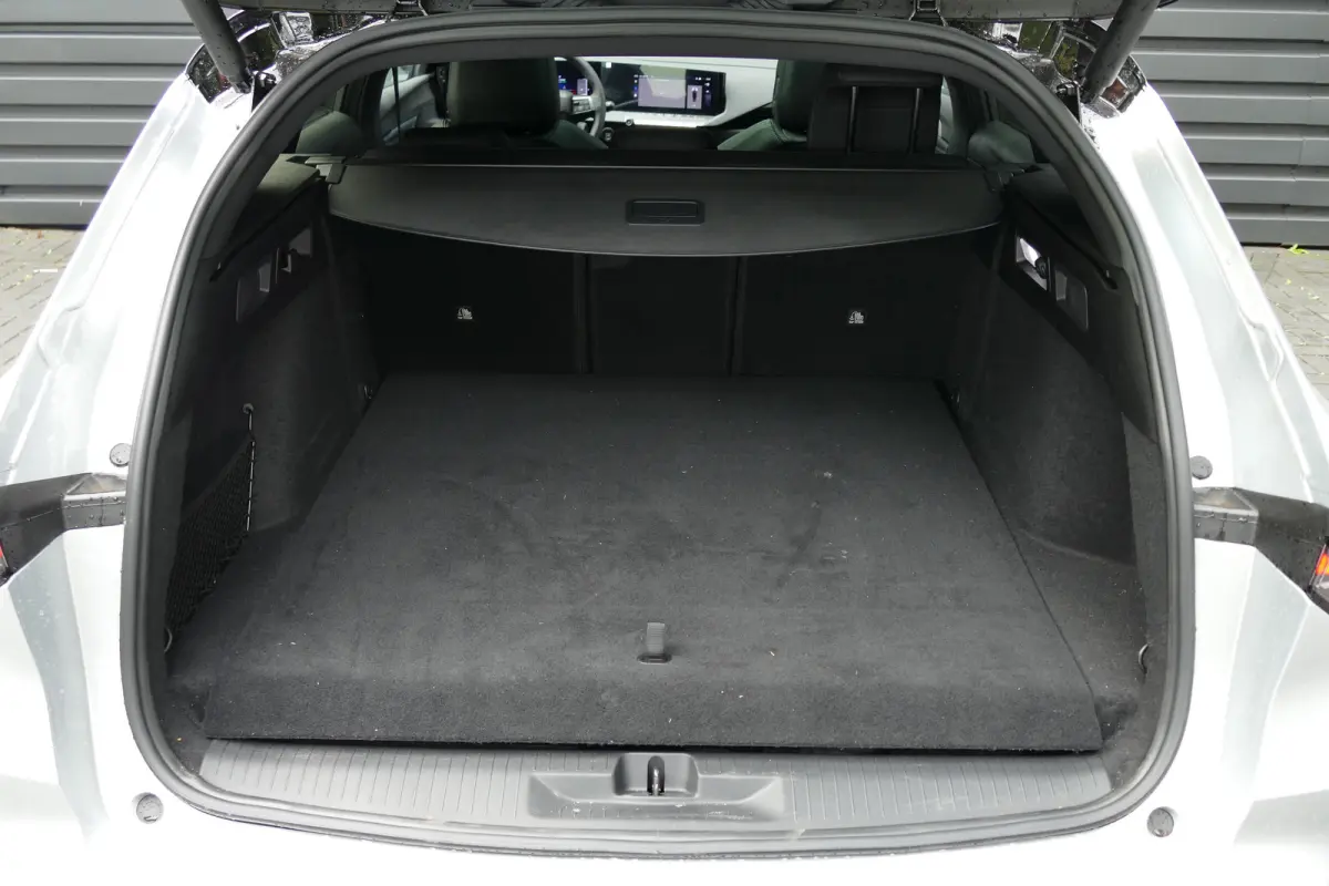 Ultimate - Plug-In Hybrid | 3,7 kW boordlader | Achteruitrijcamera 180° | Adaptive Cruise control