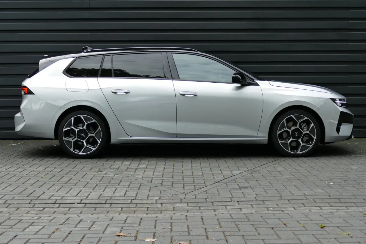 Ultimate - Plug-In Hybrid | 3,7 kW boordlader | Achteruitrijcamera 180° | Adaptive Cruise control