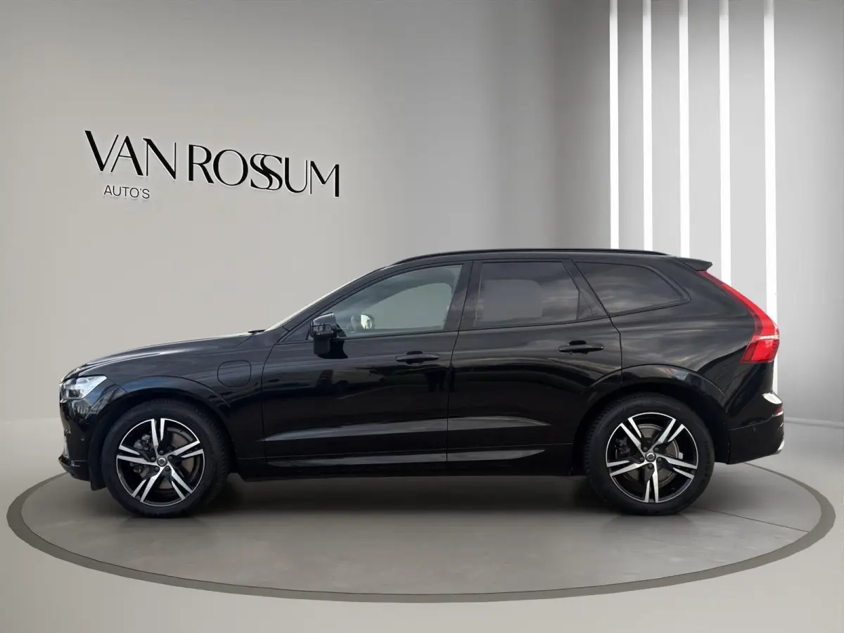 2.0 T8 Twin Engine AWD R-Design Pano B&W Lucht