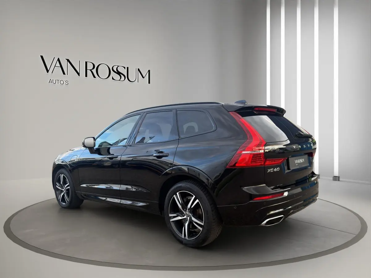 2.0 T8 Twin Engine AWD R-Design Pano B&W Lucht