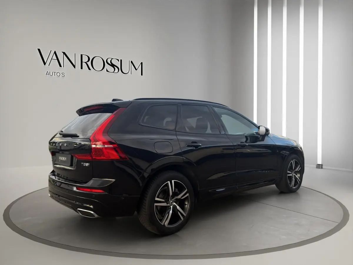 2.0 T8 Twin Engine AWD R-Design Pano B&W Lucht