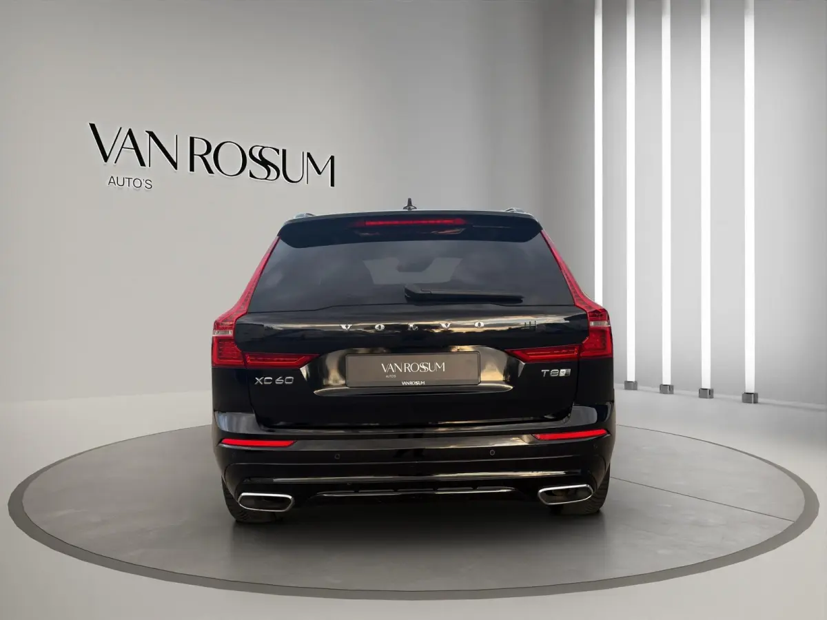 2.0 T8 Twin Engine AWD R-Design Pano B&W Lucht