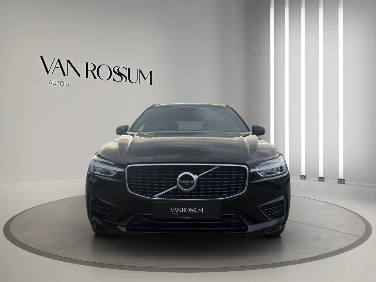 2.0 T8 Twin Engine AWD R-Design Pano B&W Lucht