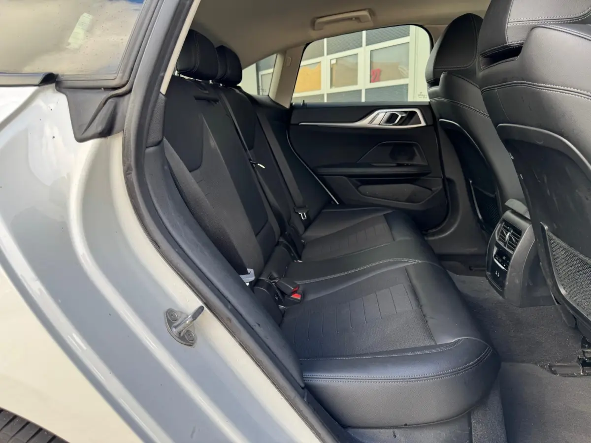 eDrive40 High Executive 84 kWh | half Leder | Camera | Full LED | CarPlay | DAB+ | Cruise | Climate | Navigatie