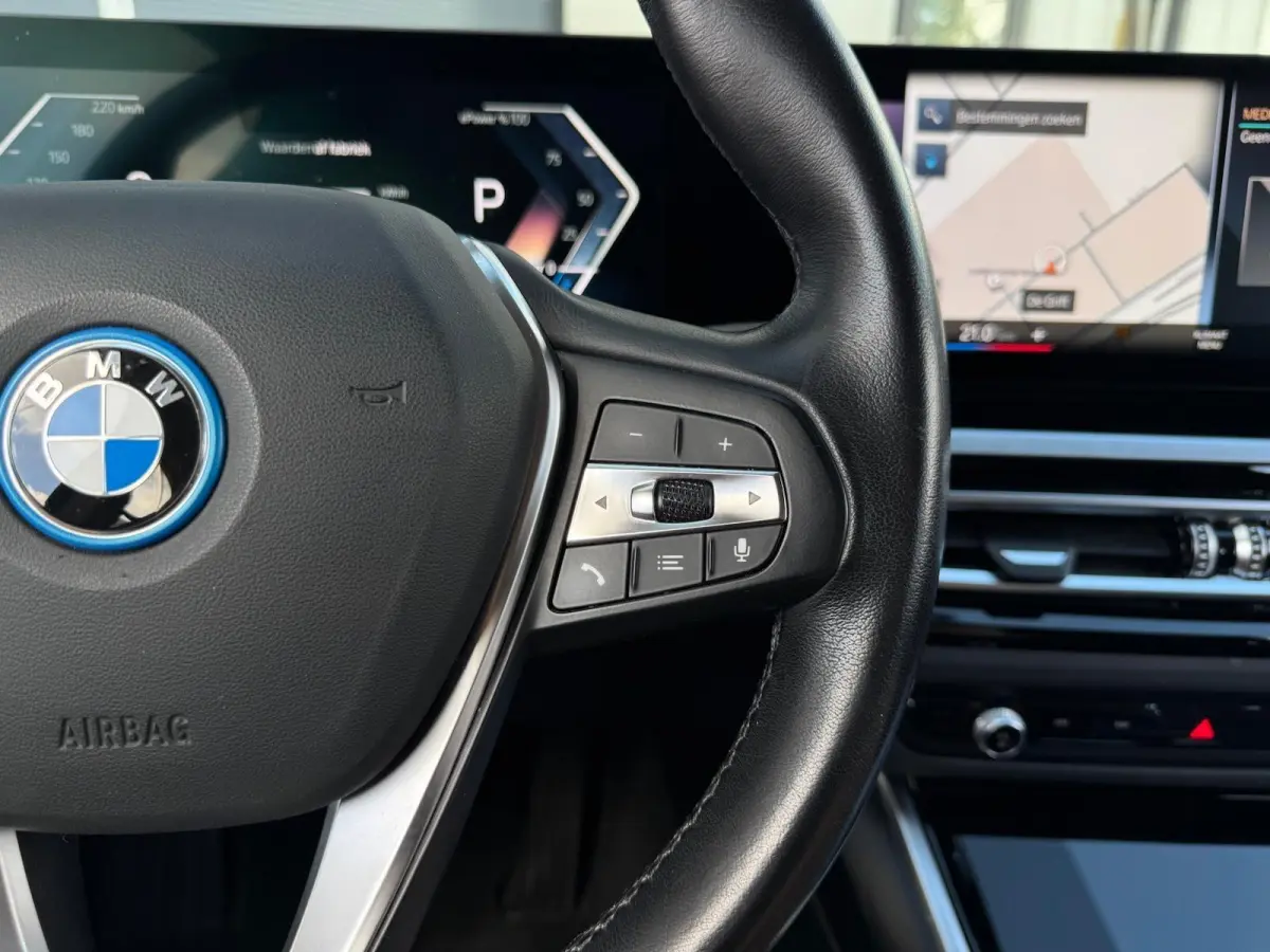 eDrive40 High Executive 84 kWh | half Leder | Camera | Full LED | CarPlay | DAB+ | Cruise | Climate | Navigatie