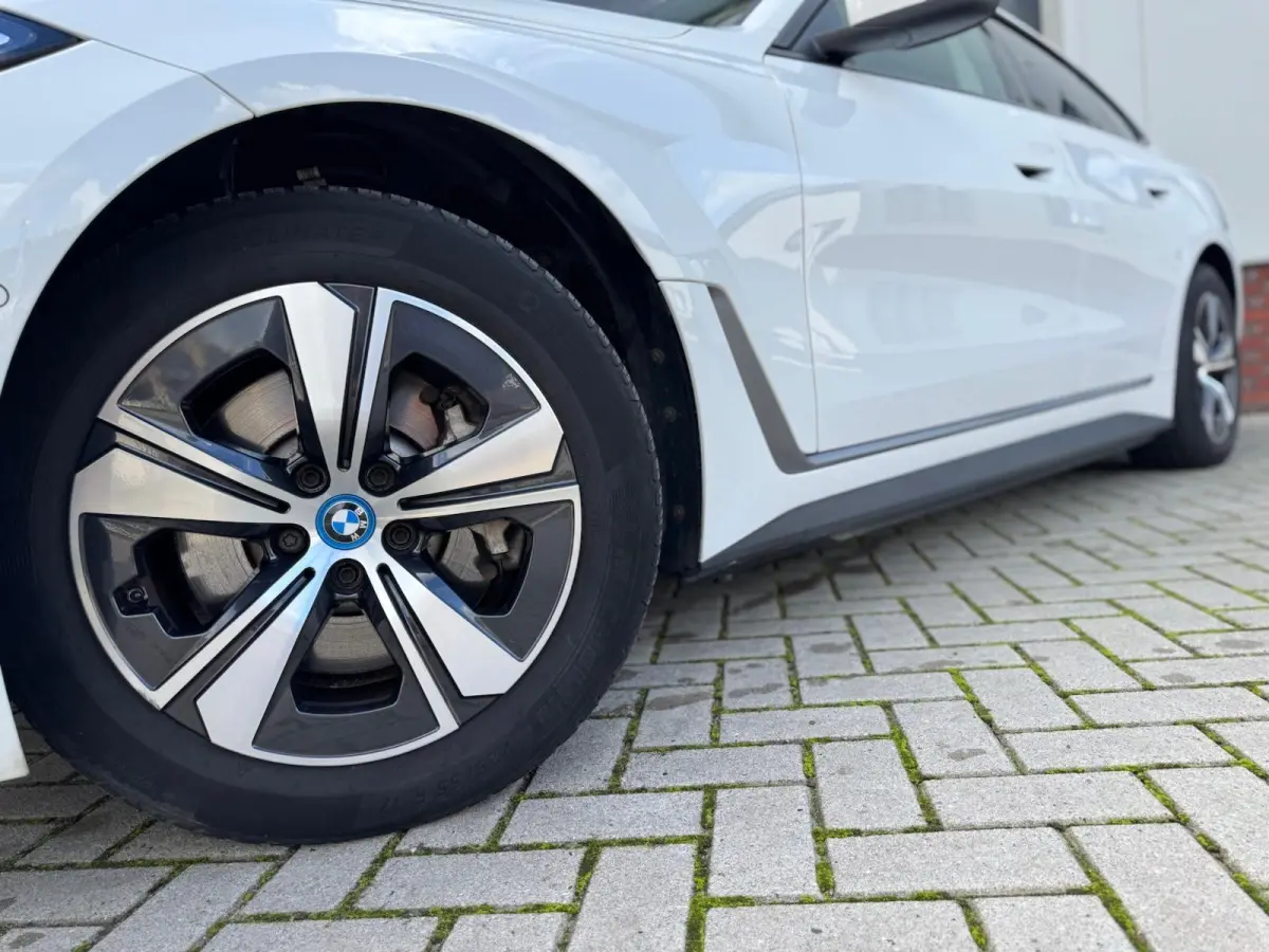 eDrive40 High Executive 84 kWh | half Leder | Camera | Full LED | CarPlay | DAB+ | Cruise | Climate | Navigatie