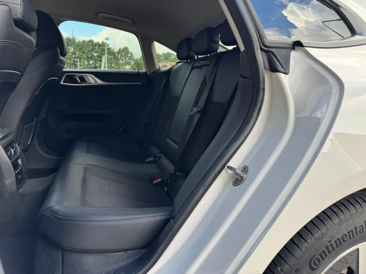 eDrive40 High Executive 84 kWh | half Leder | Camera | Full LED | CarPlay | DAB+ | Cruise | Climate | Navigatie
