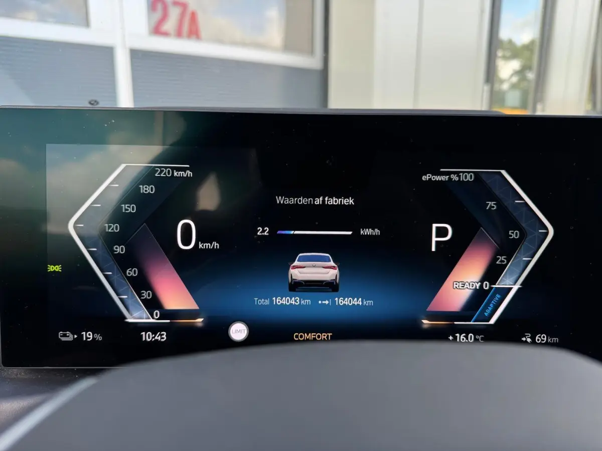 eDrive40 High Executive 84 kWh | half Leder | Camera | Full LED | CarPlay | DAB+ | Cruise | Climate | Navigatie