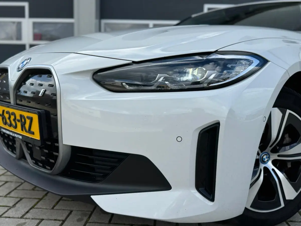 eDrive40 High Executive 84 kWh | half Leder | Camera | Full LED | CarPlay | DAB+ | Cruise | Climate | Navigatie