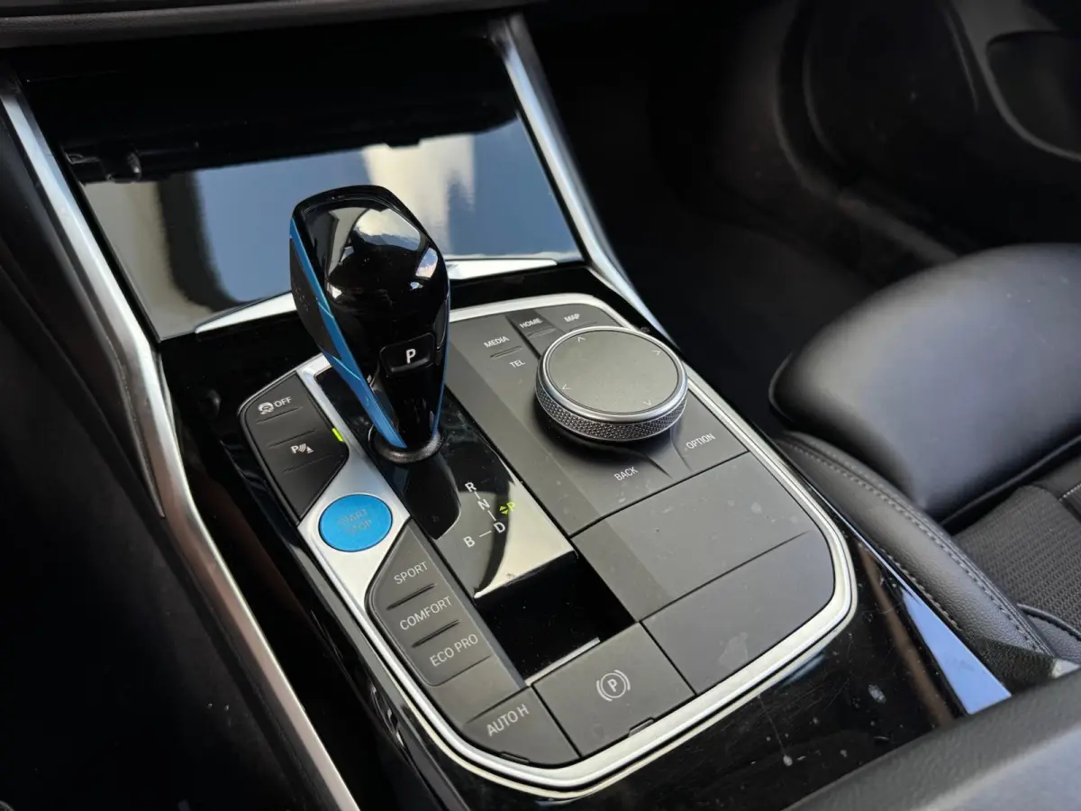 eDrive40 High Executive 84 kWh | half Leder | Camera | Full LED | CarPlay | DAB+ | Cruise | Climate | Navigatie