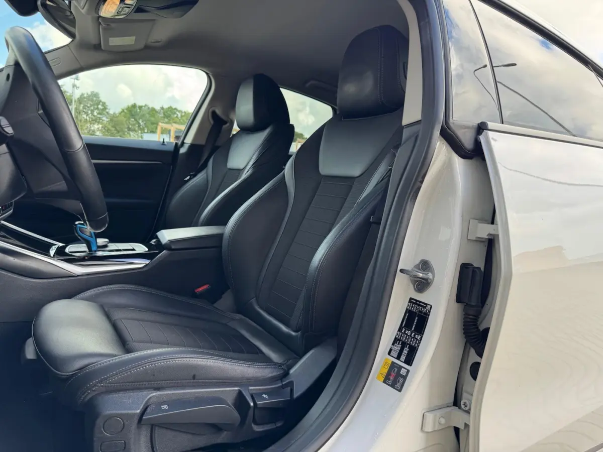 eDrive40 High Executive 84 kWh | half Leder | Camera | Full LED | CarPlay | DAB+ | Cruise | Climate | Navigatie