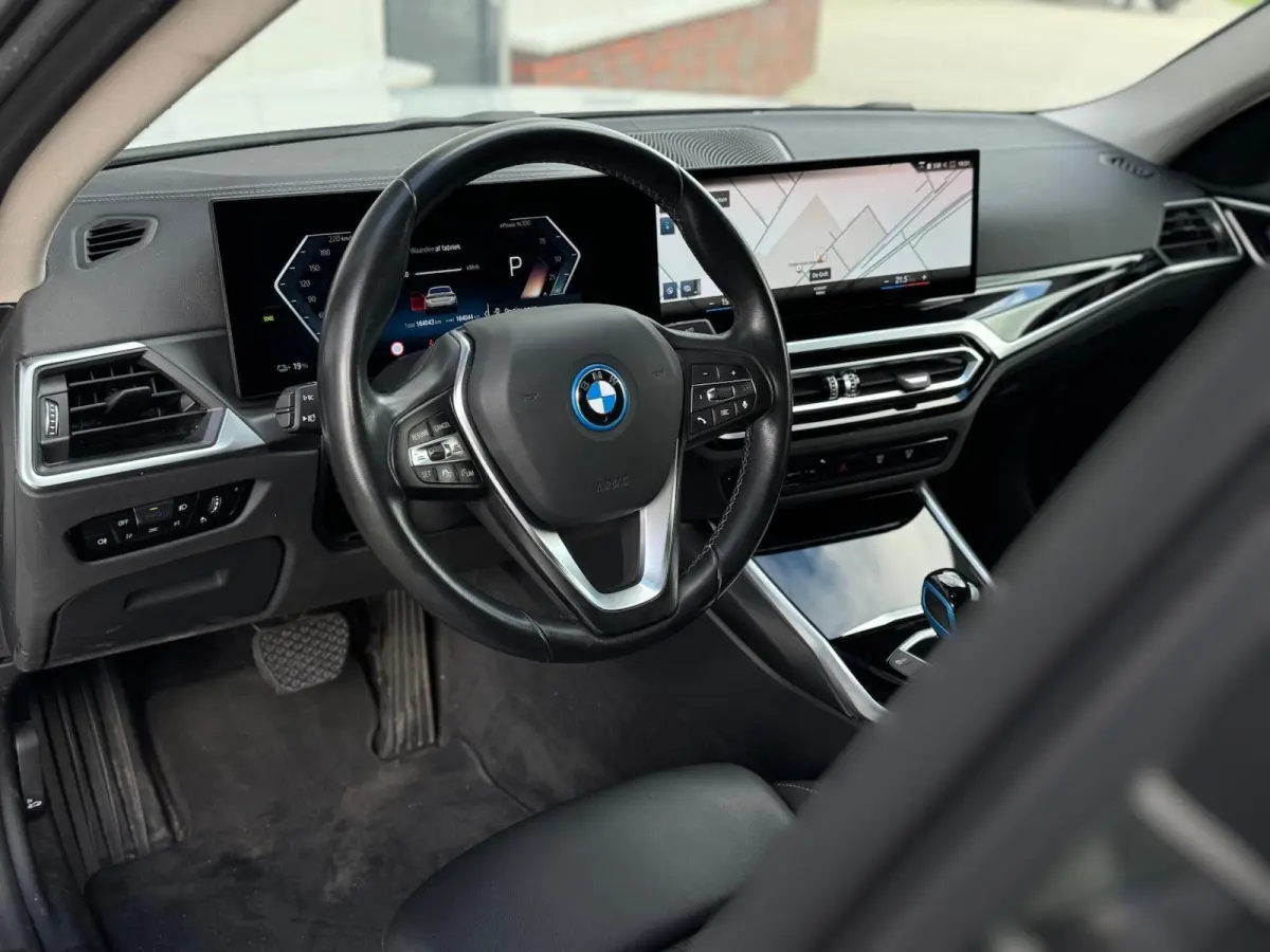 eDrive40 High Executive 84 kWh | half Leder | Camera | Full LED | CarPlay | DAB+ | Cruise | Climate | Navigatie