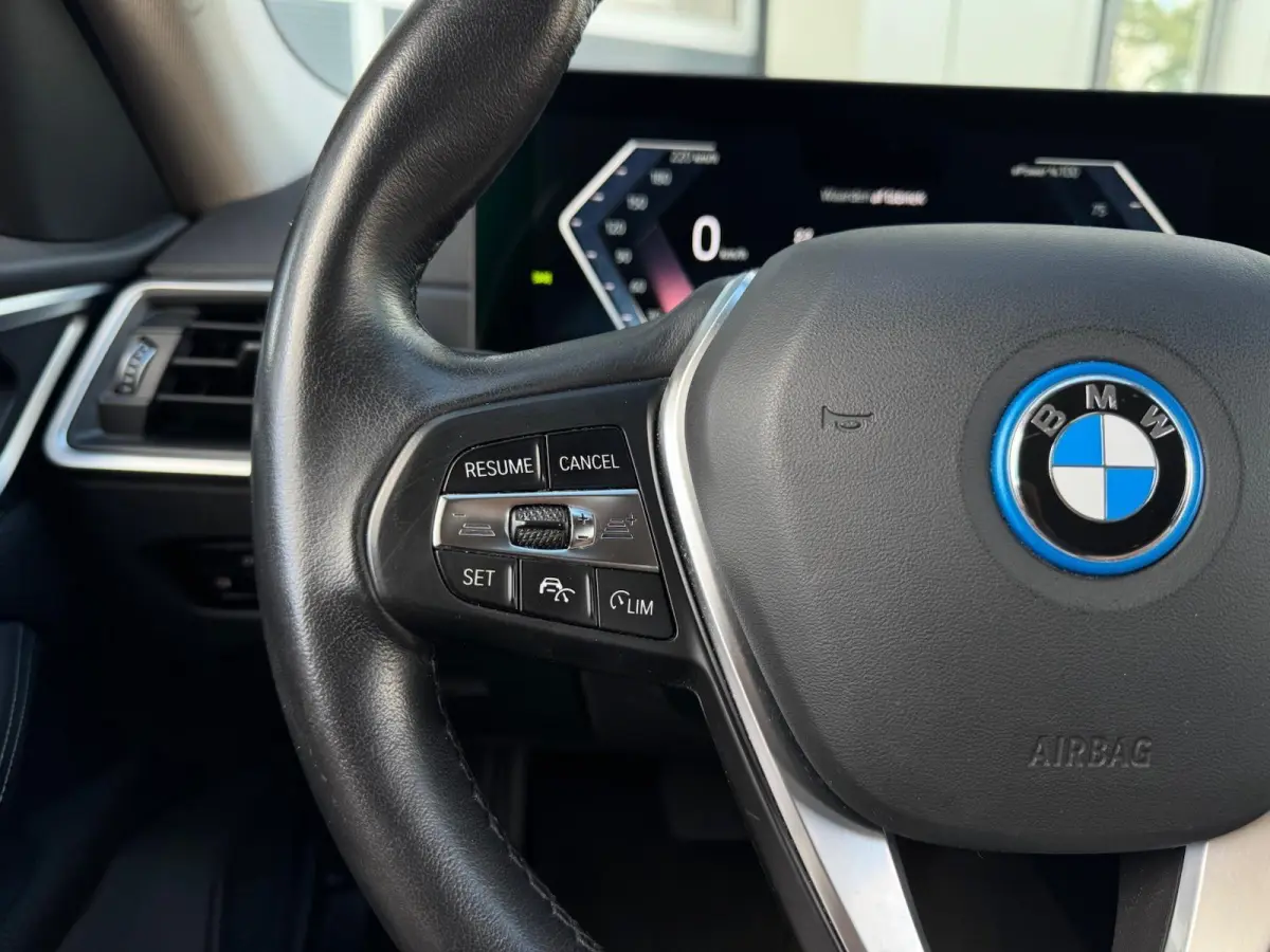 eDrive40 High Executive 84 kWh | half Leder | Camera | Full LED | CarPlay | DAB+ | Cruise | Climate | Navigatie