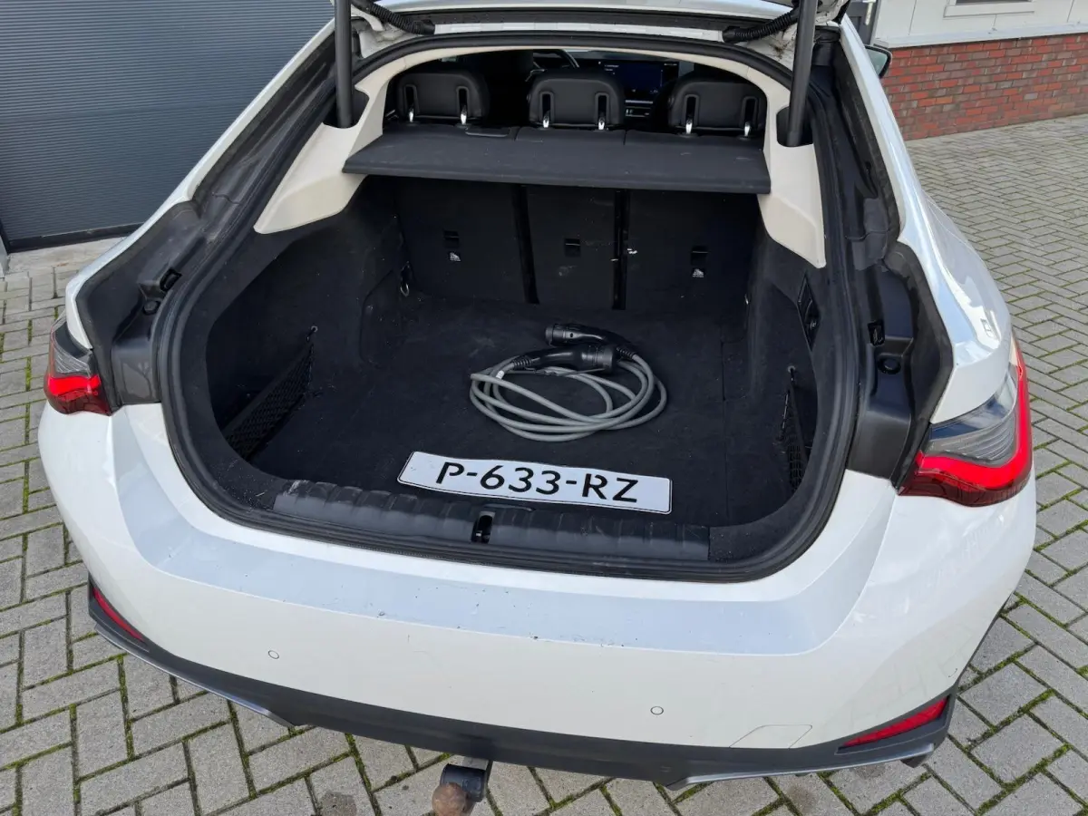 eDrive40 High Executive 84 kWh | half Leder | Camera | Full LED | CarPlay | DAB+ | Cruise | Climate | Navigatie
