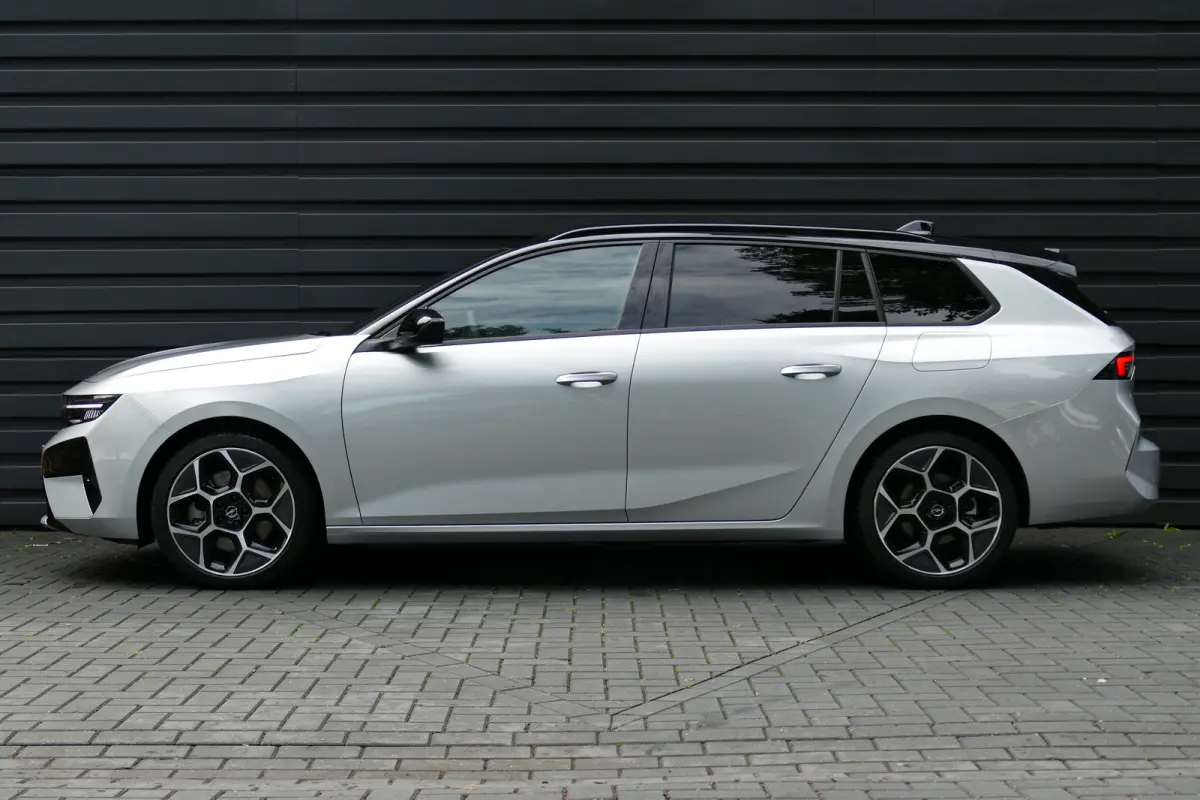 Ultimate - Plug-In Hybrid | 3,7 kW boordlader | 7,4 kW boordlader | Achteruitrijcamera 180°