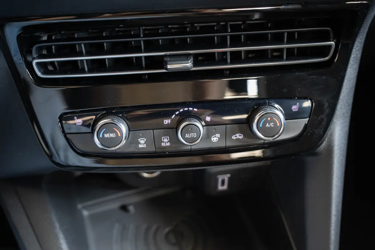 Edition | Electronic Climate Control | Elektrisch bedienbare en verwarmde buitenspiegels | LED koplampen met LED dagrijverlichting en LED achterlichten