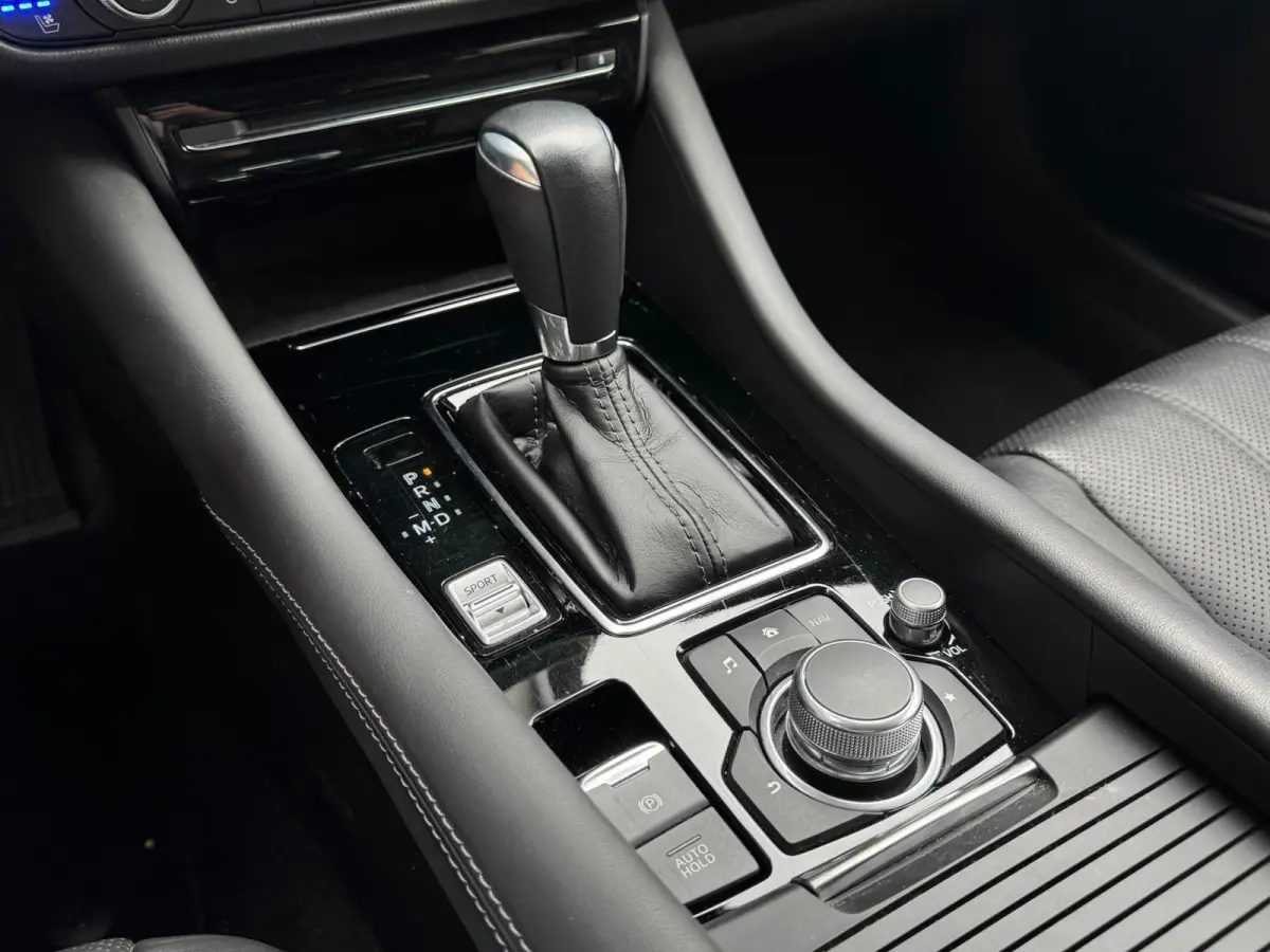 2.0 SkyActiv-G 165 Business Automaat | Leder | Adaptive cruise | 360 camera | Carplay | LED | DAB | Trekhaak
