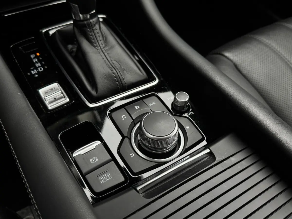 2.0 SkyActiv-G 165 Business Automaat | Leder | Adaptive cruise | 360 camera | Carplay | LED | DAB | Trekhaak