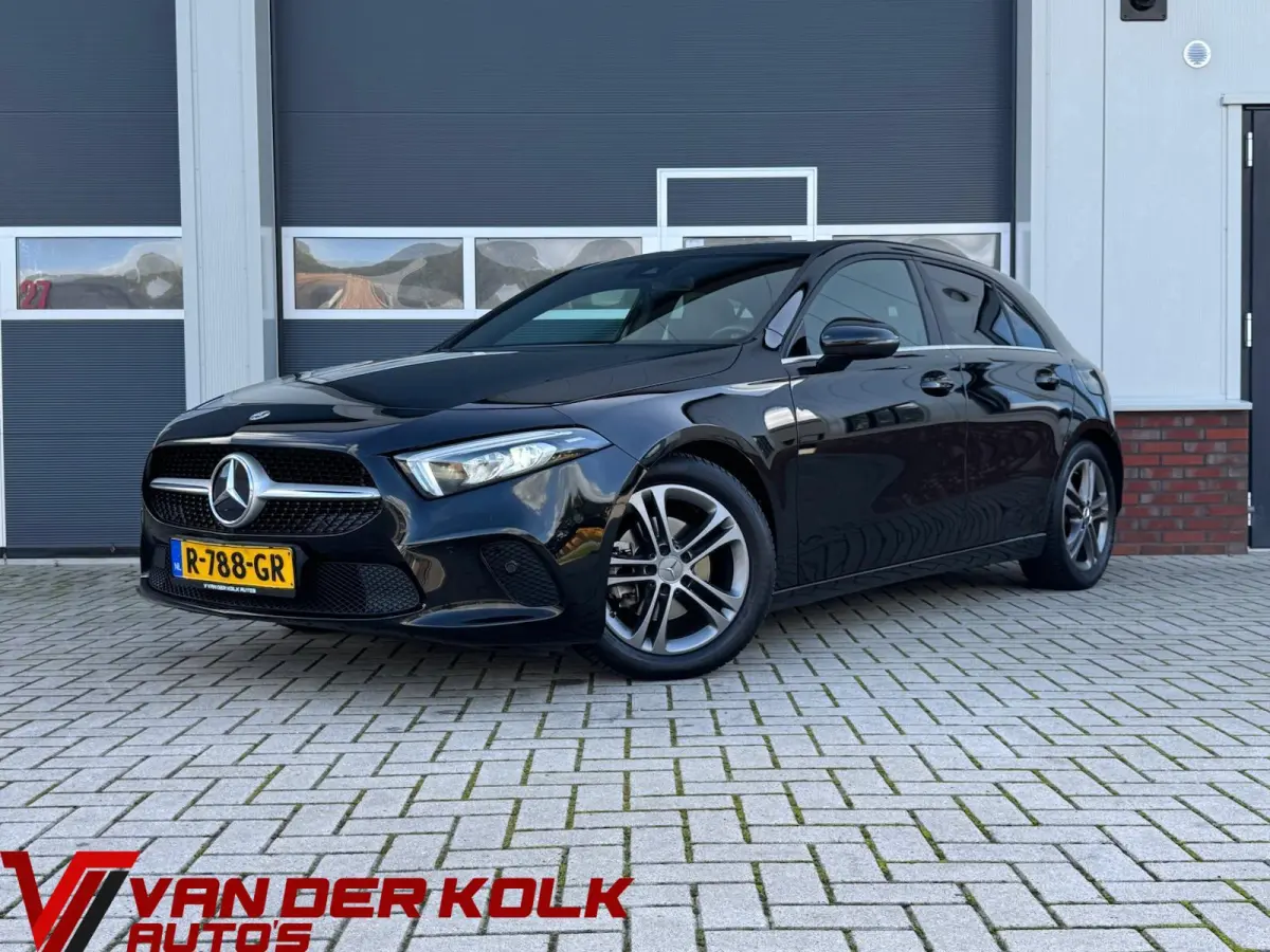 180 Business Solution Luxury Automaat | Half leder | Camera | Cruise | LED | DAB | Navigatie | Sensoren