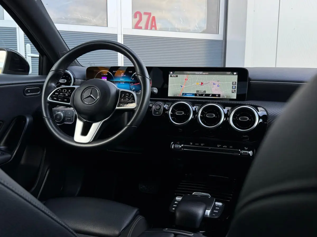 180 Business Solution Luxury Automaat | Half leder | Camera | Cruise | LED | DAB | Navigatie | Sensoren