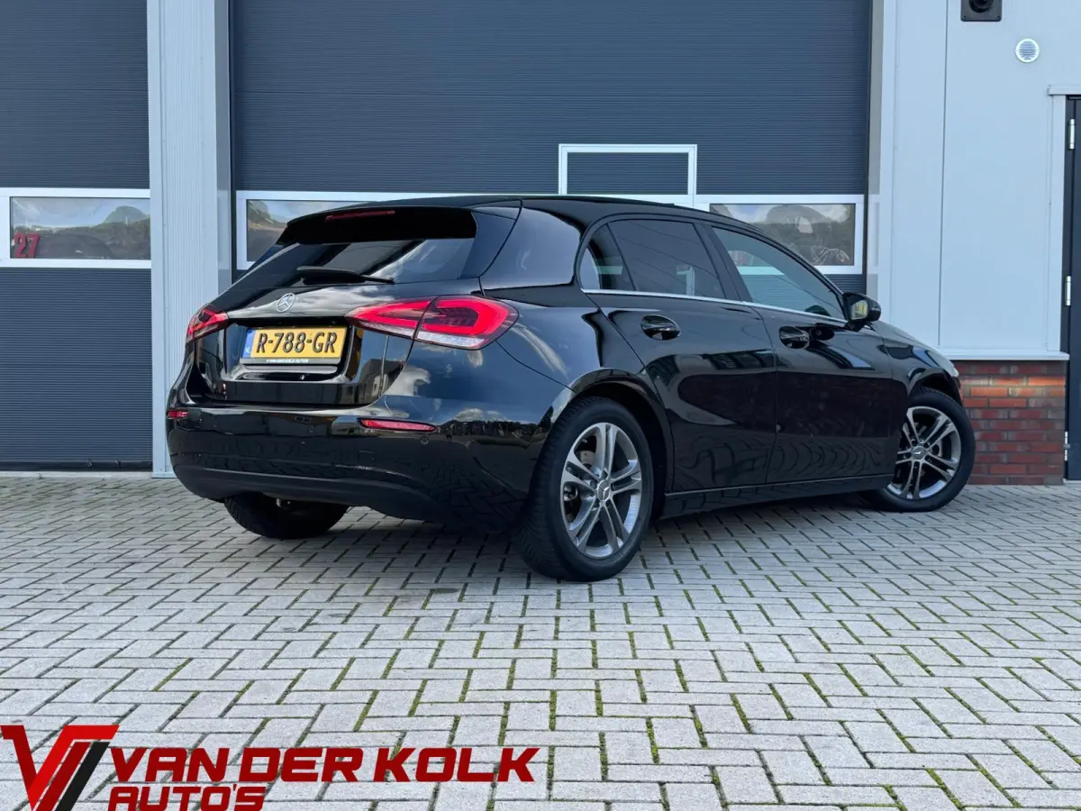 180 Business Solution Luxury Automaat | Half leder | Camera | Cruise | LED | DAB | Navigatie | Sensoren