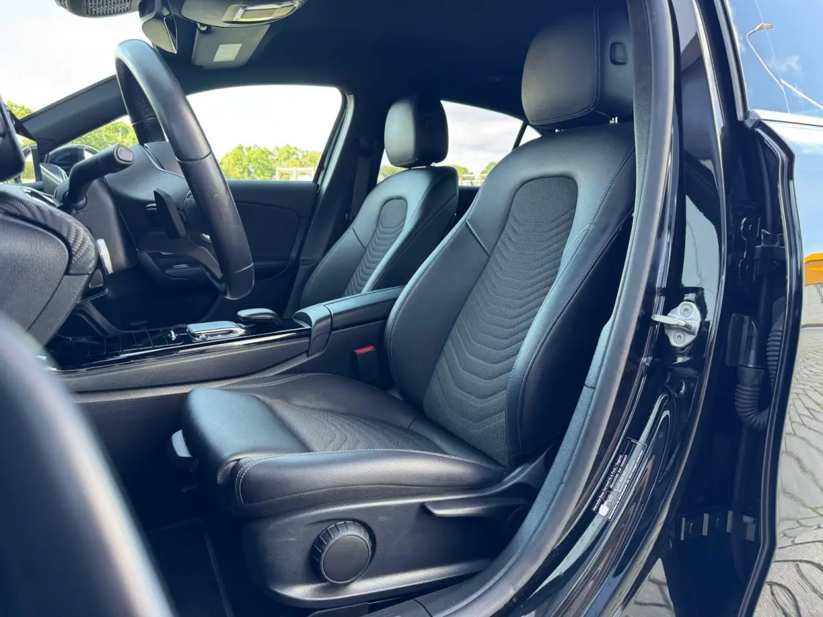 180 Business Solution Luxury Automaat | Half leder | Camera | Cruise | LED | DAB | Navigatie | Sensoren