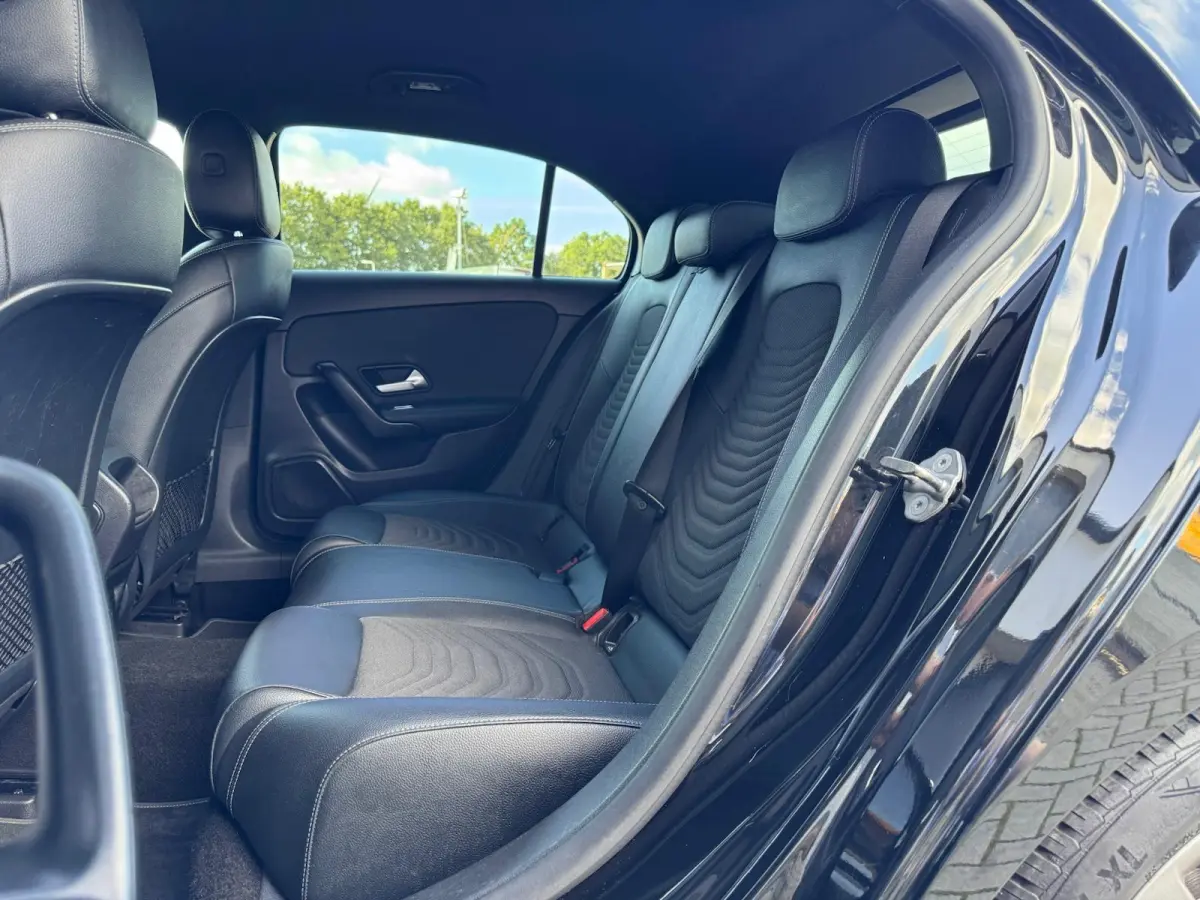 180 Business Solution Luxury Automaat | Half leder | Camera | Cruise | LED | DAB | Navigatie | Sensoren