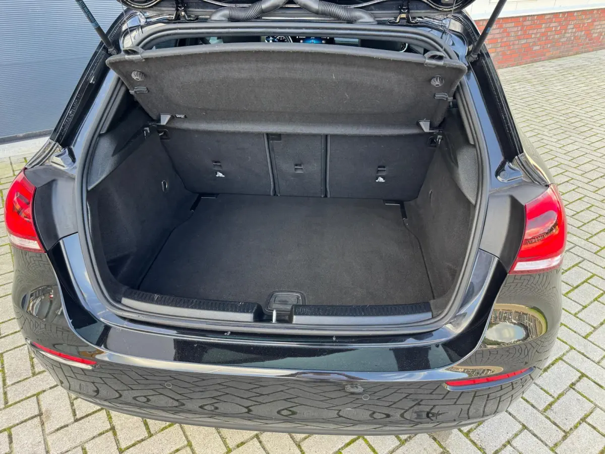 180 Business Solution Luxury Automaat | Half leder | Camera | Cruise | LED | DAB | Navigatie | Sensoren