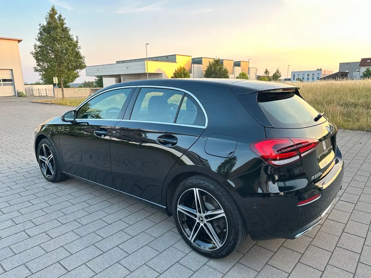 250e ** MULTIBEAM LED, PANO, HALF-LEDER, MEMORY, VERW. ST, 18-inch LMV ** 1e EIG - UNFALLFREI ** ** INFORMEER OOK NAAR ONZE AANTREKKELIJKE FINANCIAL-LEASE TARIEVEN **