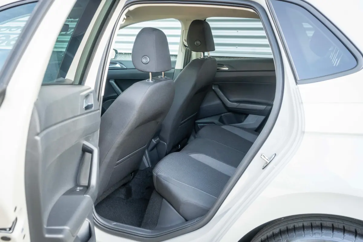 Life Edition | 'App-Connect' smartphone integratie | Airconditioning automatisch (Climatronic), 2-zone | Buitenspiegels elektrisch instel- verwarm- en inklapbaar