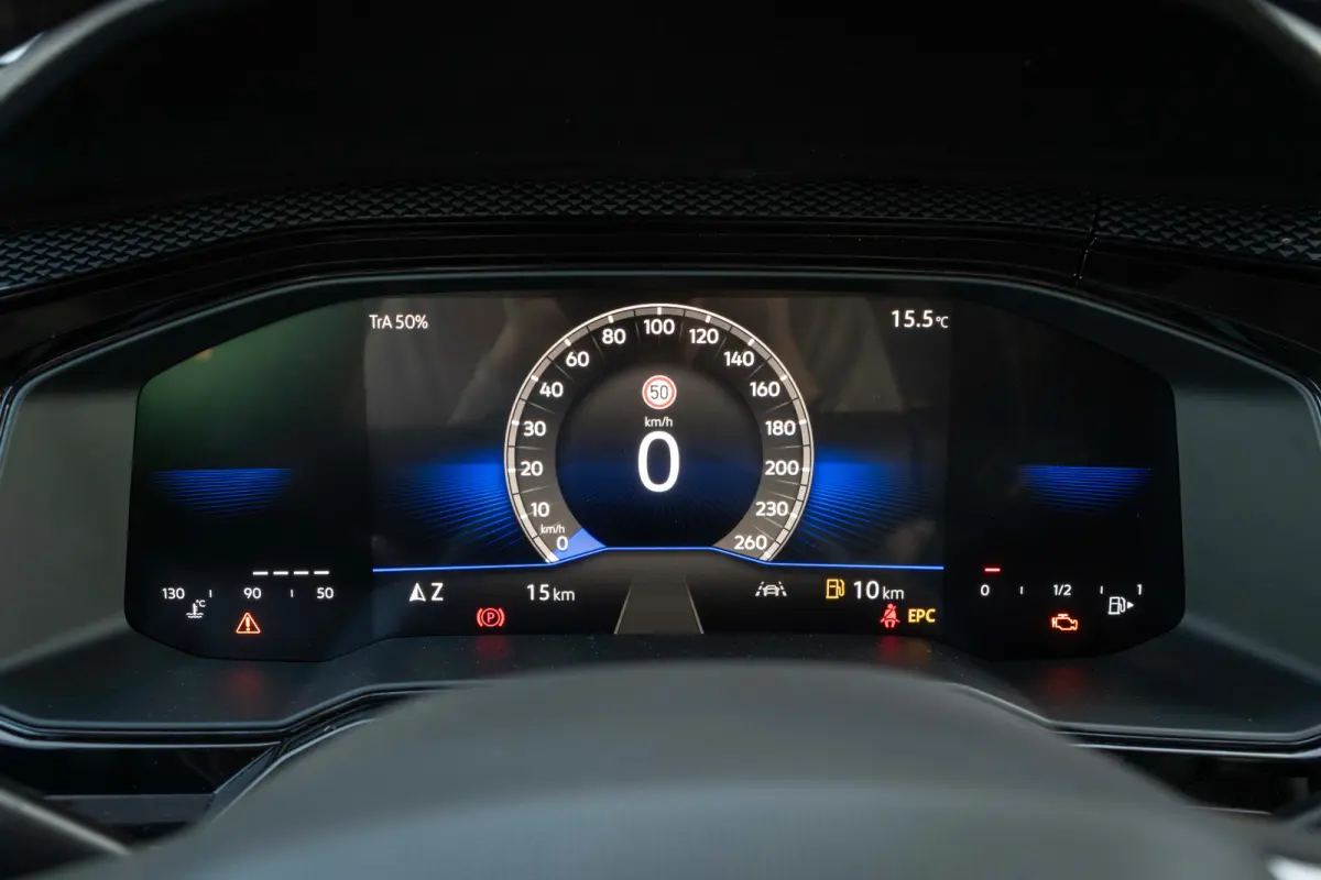 Life Edition | 'App-Connect' smartphone integratie | Airconditioning automatisch (Climatronic), 2-zone | Buitenspiegels elektrisch instel- verwarm- en inklapbaar