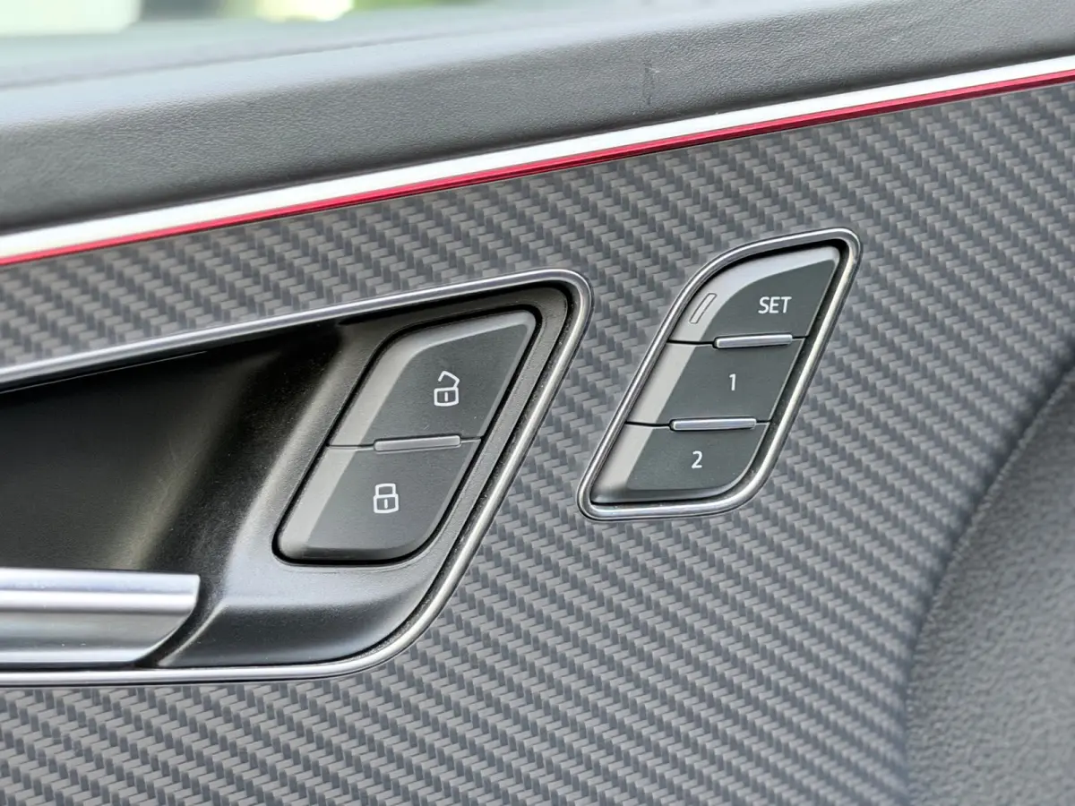 RSQ8 4.0 TFSI quattro Carbon/Keramisch/HuD