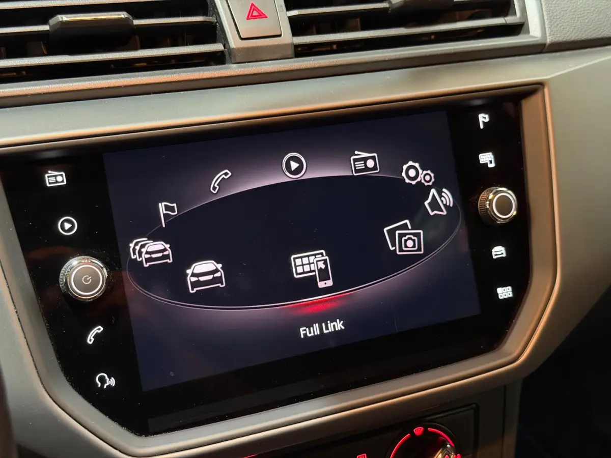 1.0 TSI Style Business Intense NAVI/CARPLAY/CRUISE/CAMERA/PDC/ACC/FRONT-ASSIST/VDOH/12-MND-GARANTIE