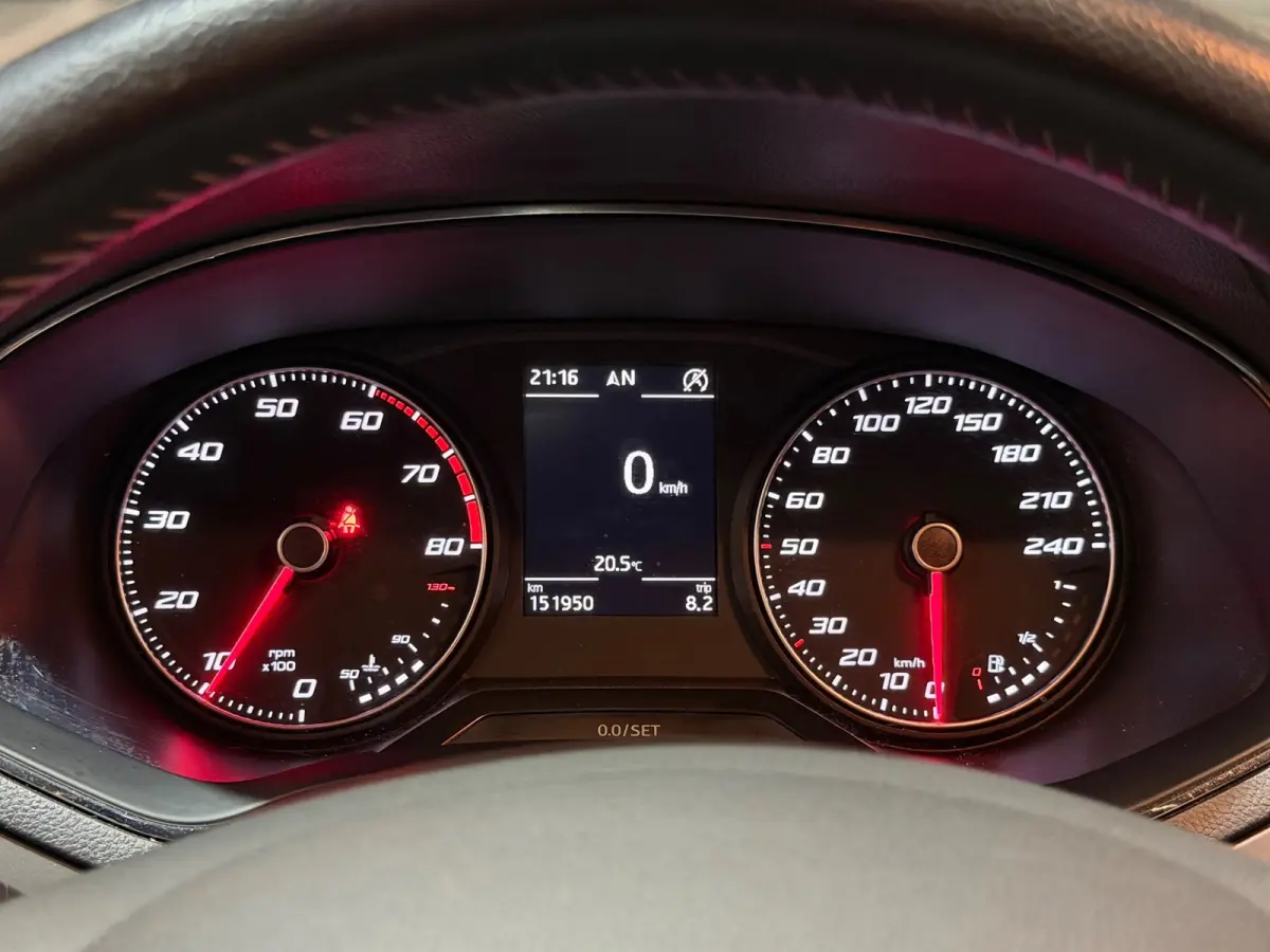 1.0 TSI Style Business Intense NAVI/CARPLAY/CRUISE/CAMERA/PDC/ACC/FRONT-ASSIST/VDOH/12-MND-GARANTIE