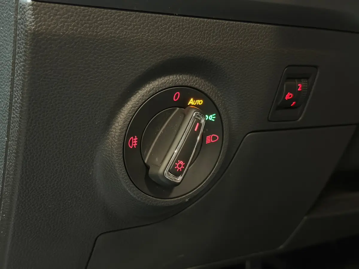 1.0 TSI Style Business Intense NAVI/CARPLAY/CRUISE/CAMERA/PDC/ACC/FRONT-ASSIST/VDOH/12-MND-GARANTIE