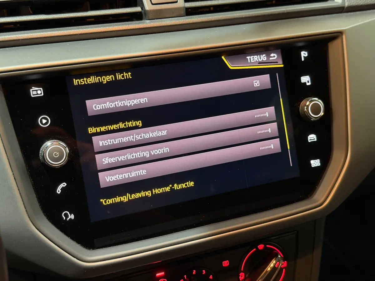 1.0 TSI Style Business Intense NAVI/CARPLAY/CRUISE/CAMERA/PDC/ACC/FRONT-ASSIST/VDOH/12-MND-GARANTIE