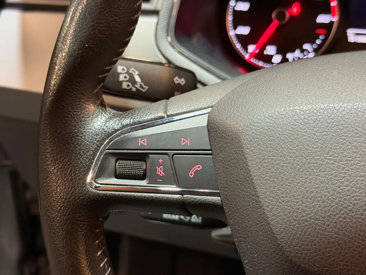 1.0 TSI Style Business Intense NAVI/CARPLAY/CRUISE/CAMERA/PDC/ACC/FRONT-ASSIST/VDOH/12-MND-GARANTIE