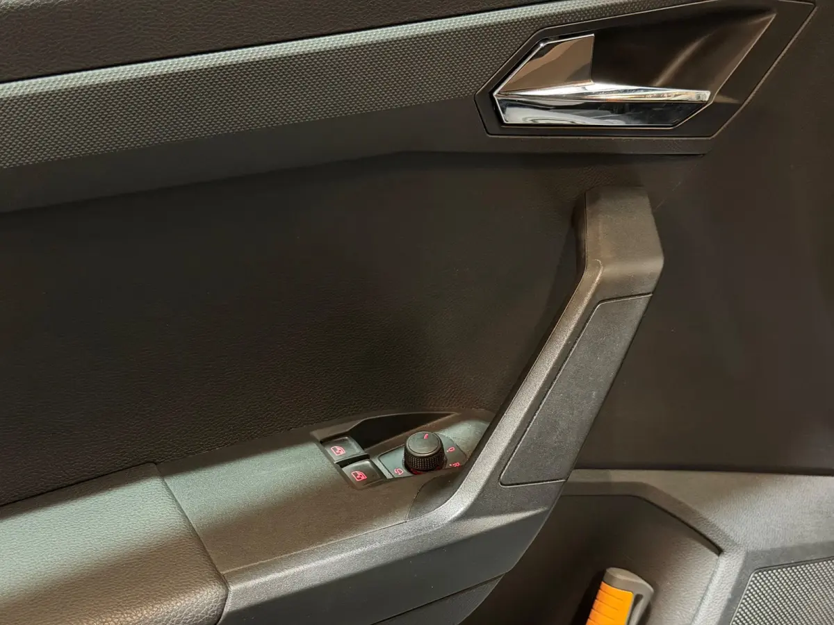 1.0 TSI Style Business Intense NAVI/CARPLAY/CRUISE/CAMERA/PDC/ACC/FRONT-ASSIST/VDOH/12-MND-GARANTIE