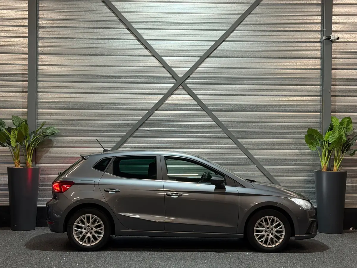 1.0 TSI Style Business Intense NAVI/CARPLAY/CRUISE/CAMERA/PDC/ACC/FRONT-ASSIST/VDOH/12-MND-GARANTIE