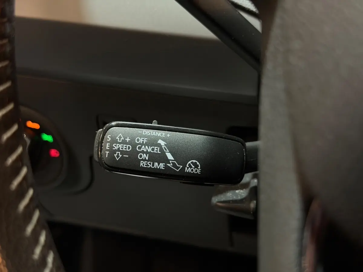 1.0 TSI Style Business Intense NAVI/CARPLAY/CRUISE/CAMERA/PDC/ACC/FRONT-ASSIST/VDOH/12-MND-GARANTIE