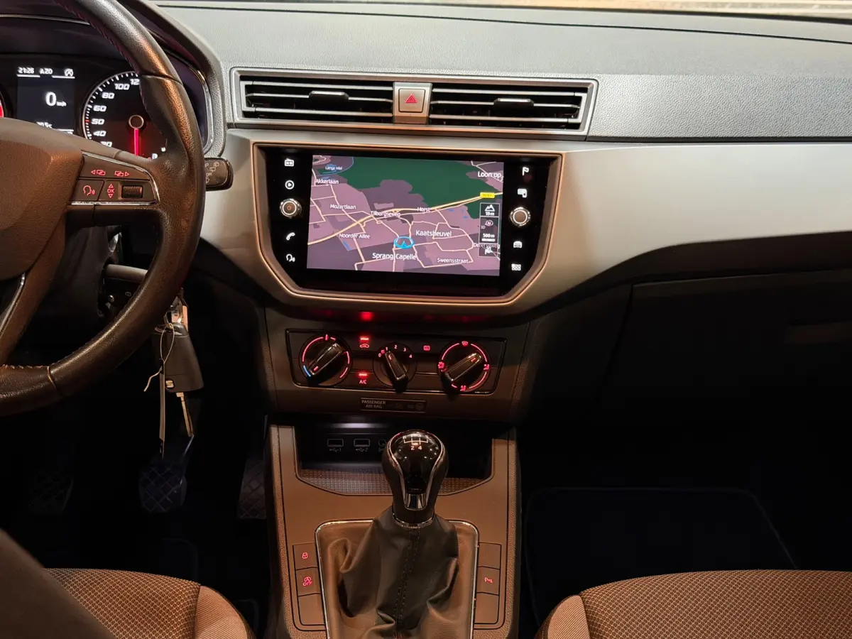 1.0 TSI Style Business Intense NAVI/CARPLAY/CRUISE/CAMERA/PDC/ACC/FRONT-ASSIST/VDOH/12-MND-GARANTIE
