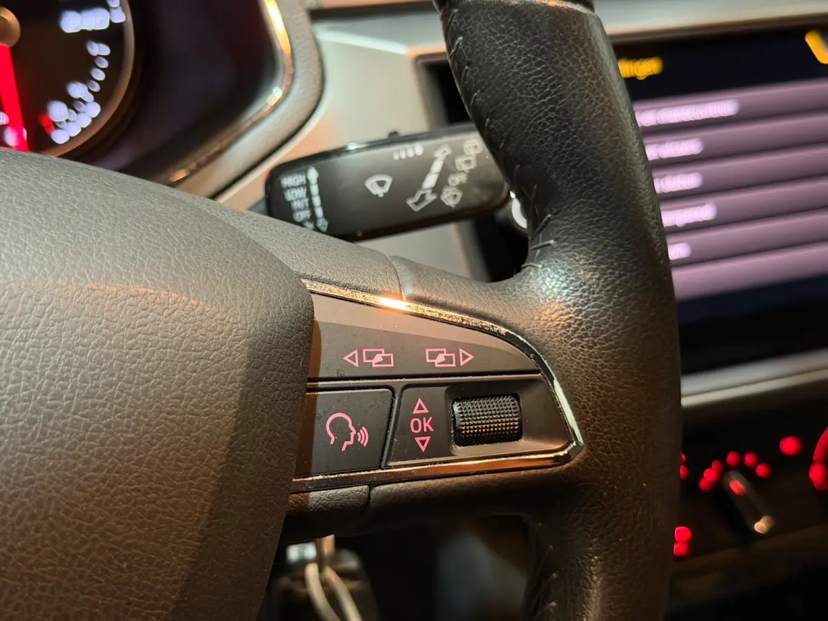 1.0 TSI Style Business Intense NAVI/CARPLAY/CRUISE/CAMERA/PDC/ACC/FRONT-ASSIST/VDOH/12-MND-GARANTIE