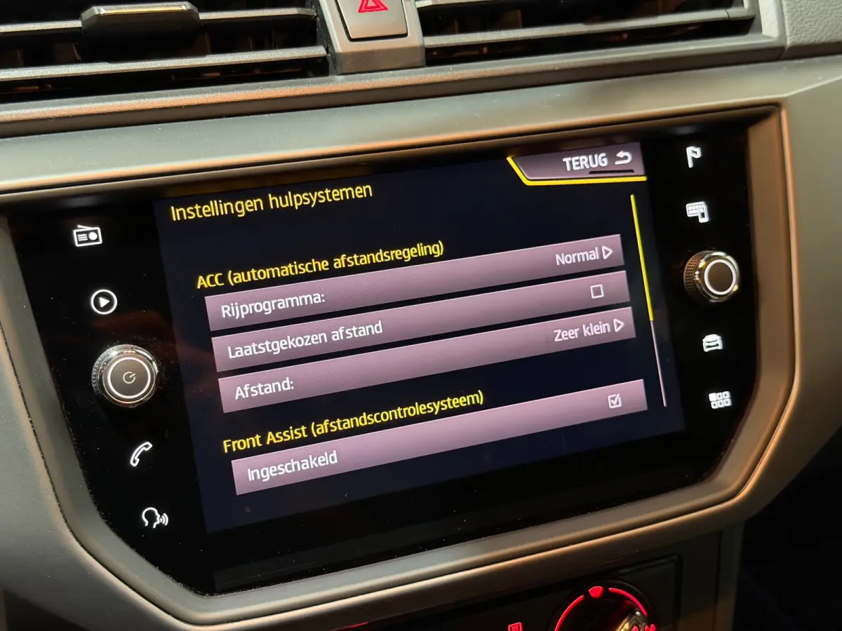 1.0 TSI Style Business Intense NAVI/CARPLAY/CRUISE/CAMERA/PDC/ACC/FRONT-ASSIST/VDOH/12-MND-GARANTIE
