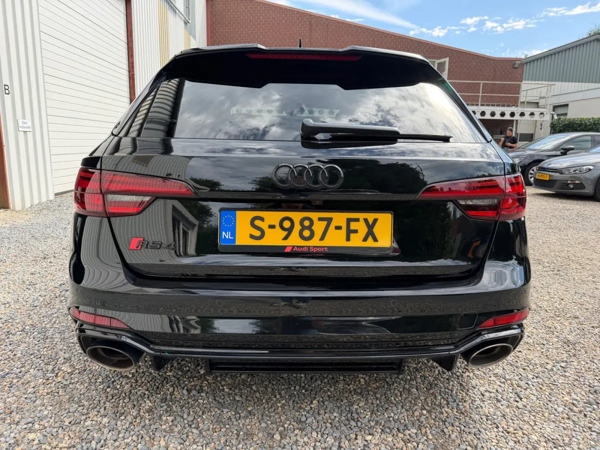 2.9 TFSI RS 4 quattro PANO.HUD.LEER.CLIMA.B&O.VOLL!
